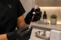 Preparación de inyección intramuscular B12 en Soléa Clinic & Wellness